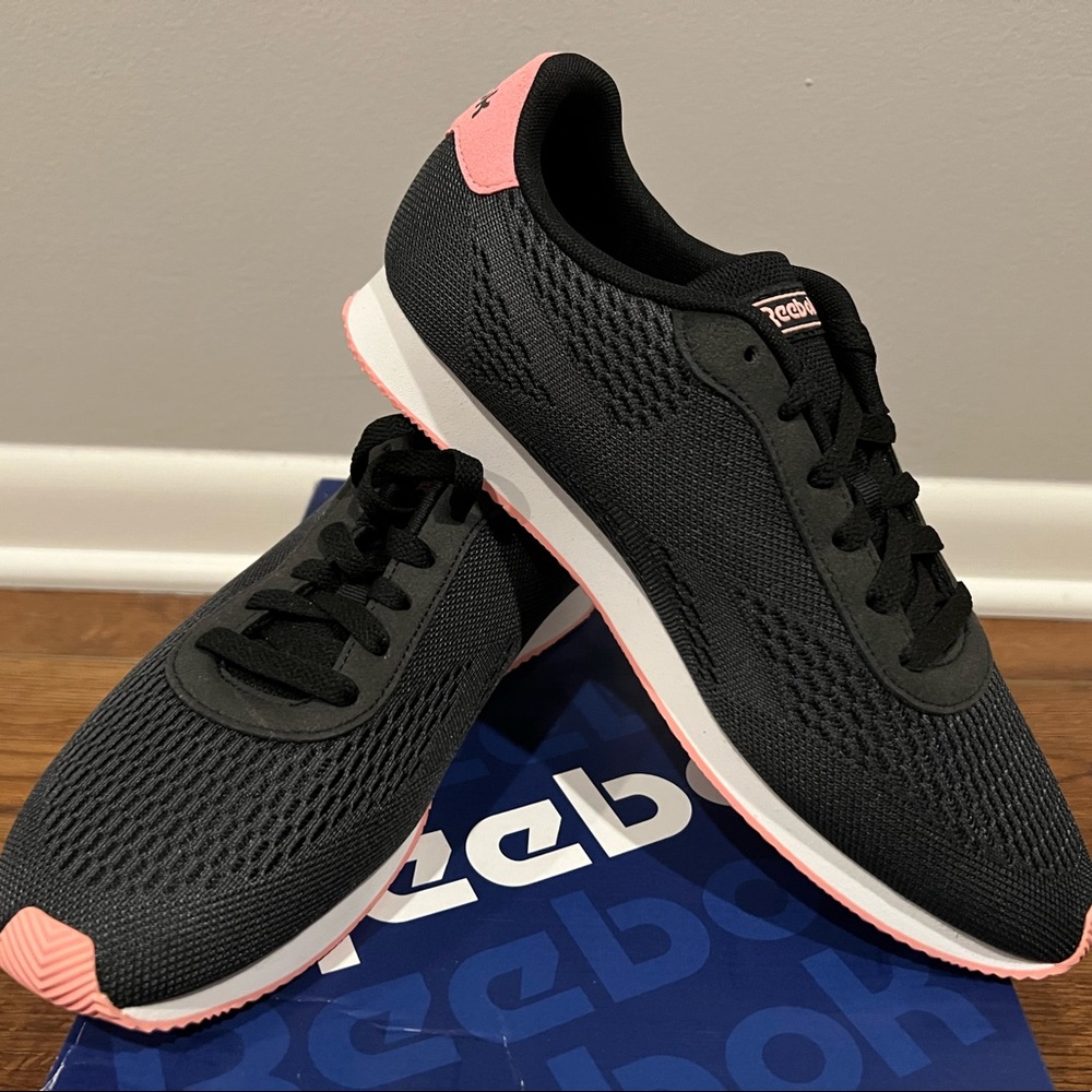 NEW Reebok, size 10